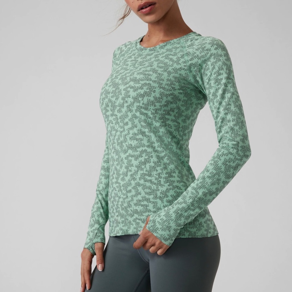 Athleta Momentum winter frost print top